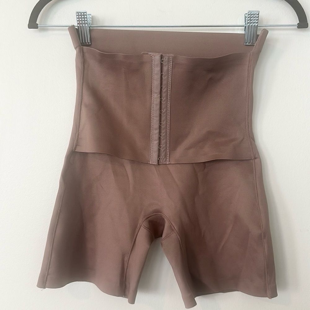 Under Where? Luxury Collection Shapewear M
